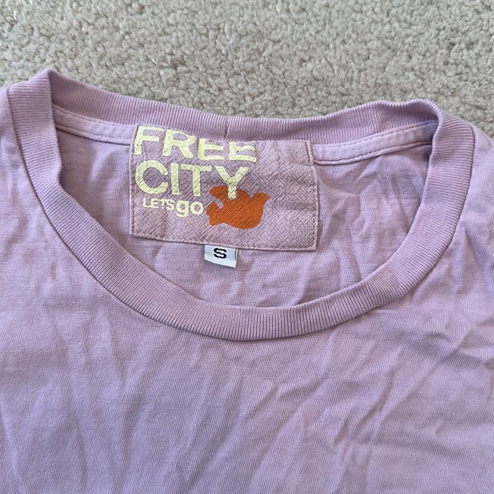 Free City Tee Small vintage NEW - Picture 2 of 3